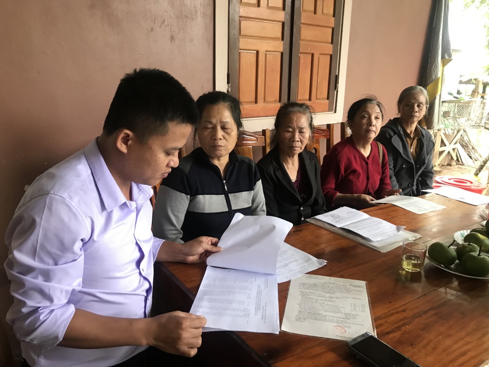 Cả trăm giáo viên cầu cứu mong được trả tiền trợ cấp thâm niên tại Nghệ An - 1 Cả trăm giáo viên cầu cứu mong được trả tiền trợ cấp thâm niên tại Nghệ An - 1