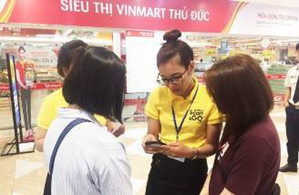 Mua sắm thời công nghệ: Chỉ cần “quét” mã vạch - 2