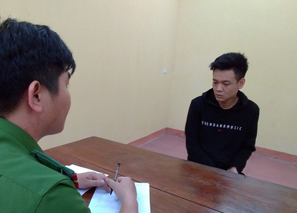 Côn đồ bịt mặt truy sát người trong quán bi-a - 2