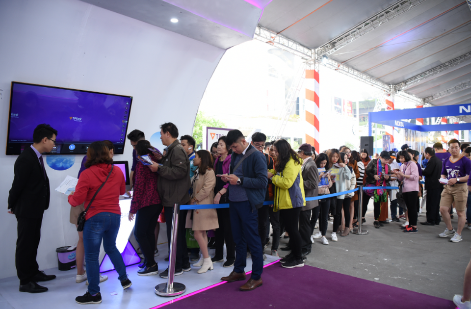 Bất ngờ nhận được tour du lịch nước ngoài nhờ sử dụng sản phẩm ngân hàng thông minh - 1