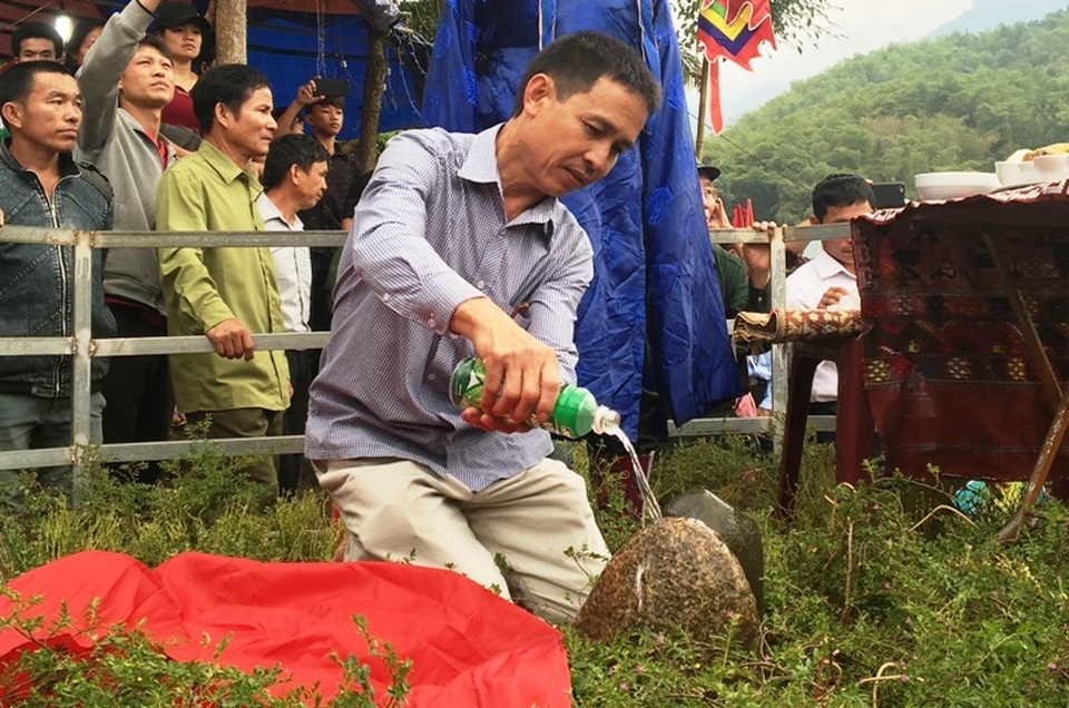 Hàng nghìn người tham gia lễ rước hòn đá “vía” - 4