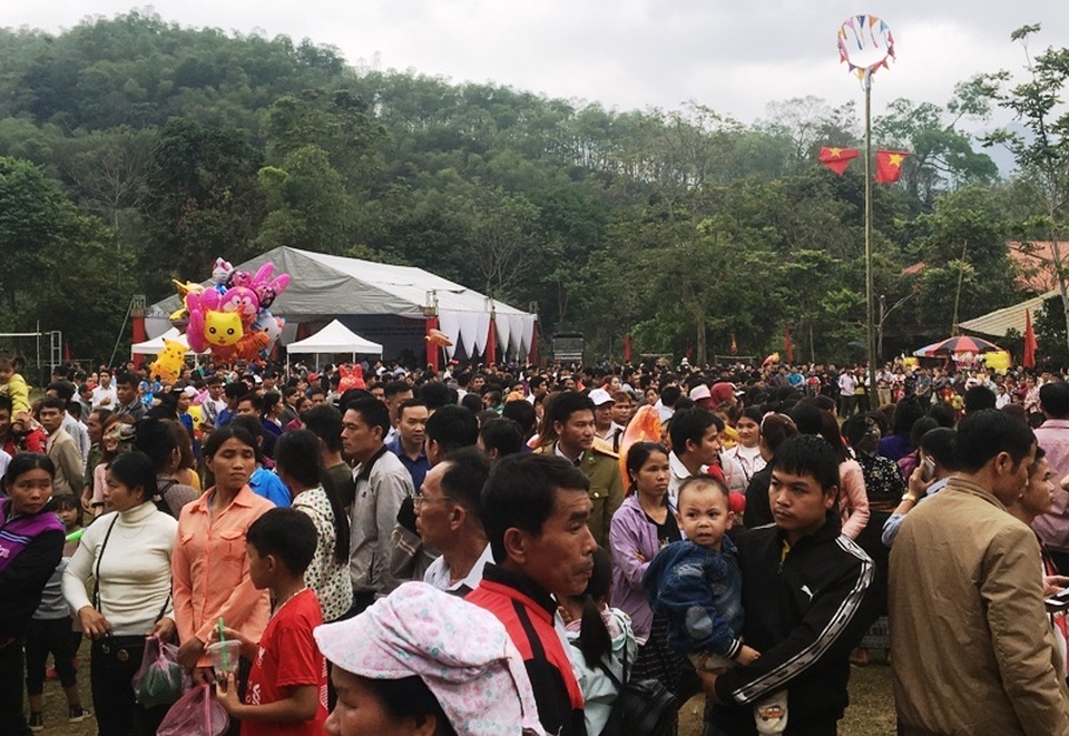 Hàng nghìn người tham gia lễ rước hòn đá “vía” - 1