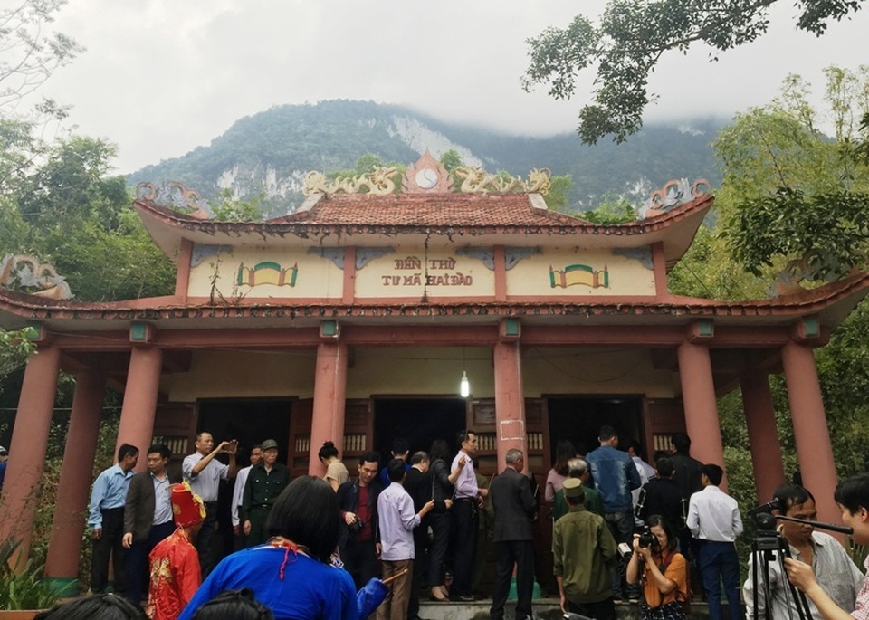 Hàng nghìn người tham gia lễ rước hòn đá “vía” - 2