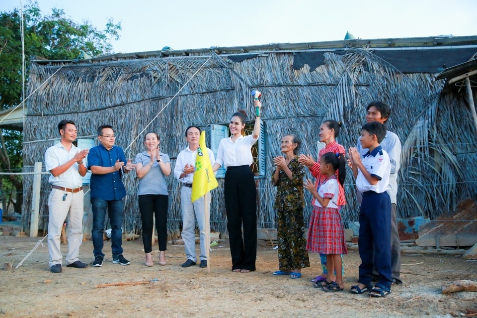 kha-han-FLY_5004.jpg kha-han-FLY_5004.jpg