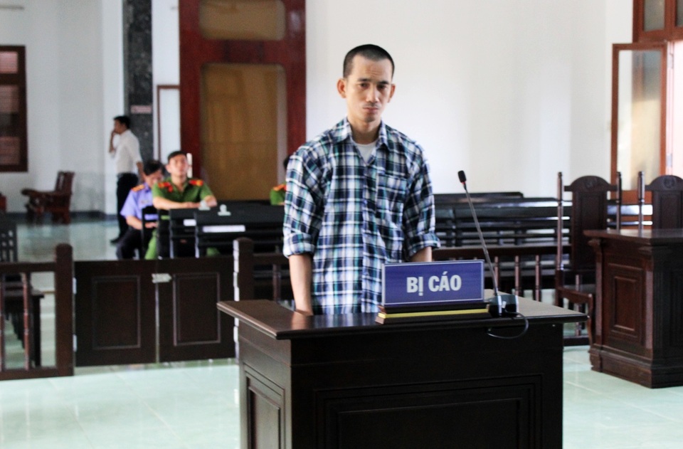 Nhân viên bán bảo hiểm ô tô lãnh án vì “đút túi” hơn 200 triệu đồng - 1 Nhân viên bán bảo hiểm ô tô lãnh án vì “đút túi” hơn 200 triệu đồng - 1
