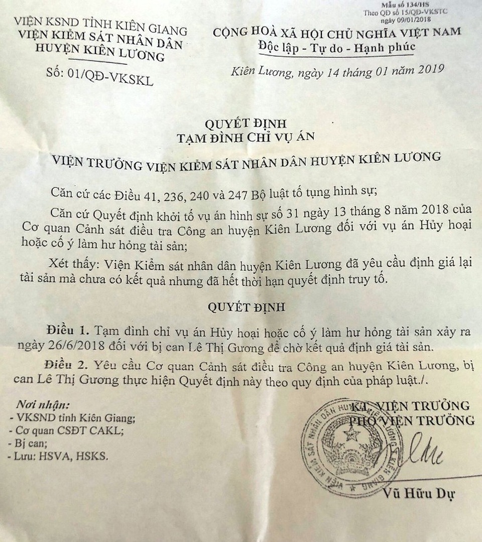 Bi hài vụ chặt cây trên đất đã mua, suýt ngồi tù: Tạm đình chỉ sau khi Dân trí thông tin! - 1 Bi hài vụ chặt cây trên đất đã mua, suýt ngồi tù: Tạm đình chỉ sau khi Dân trí thông tin! - 1