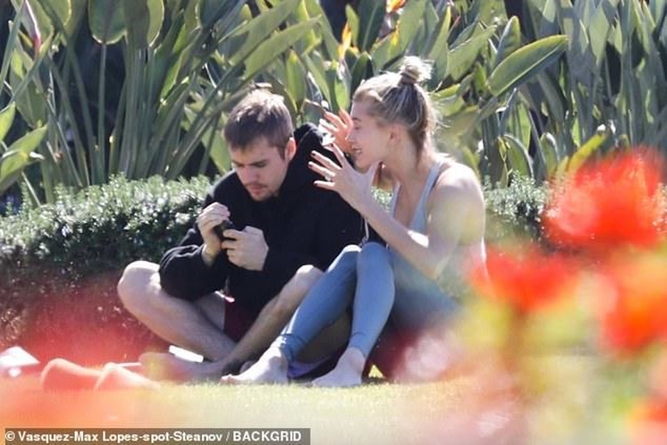 Justin Bieber và vợ lại trò chuyện căng thẳng - 4 Justin Bieber và vợ lại trò chuyện căng thẳng - 4