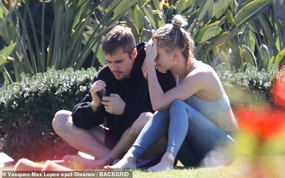Justin Bieber và vợ lại trò chuyện căng thẳng - 6 Justin Bieber và vợ lại trò chuyện căng thẳng - 6