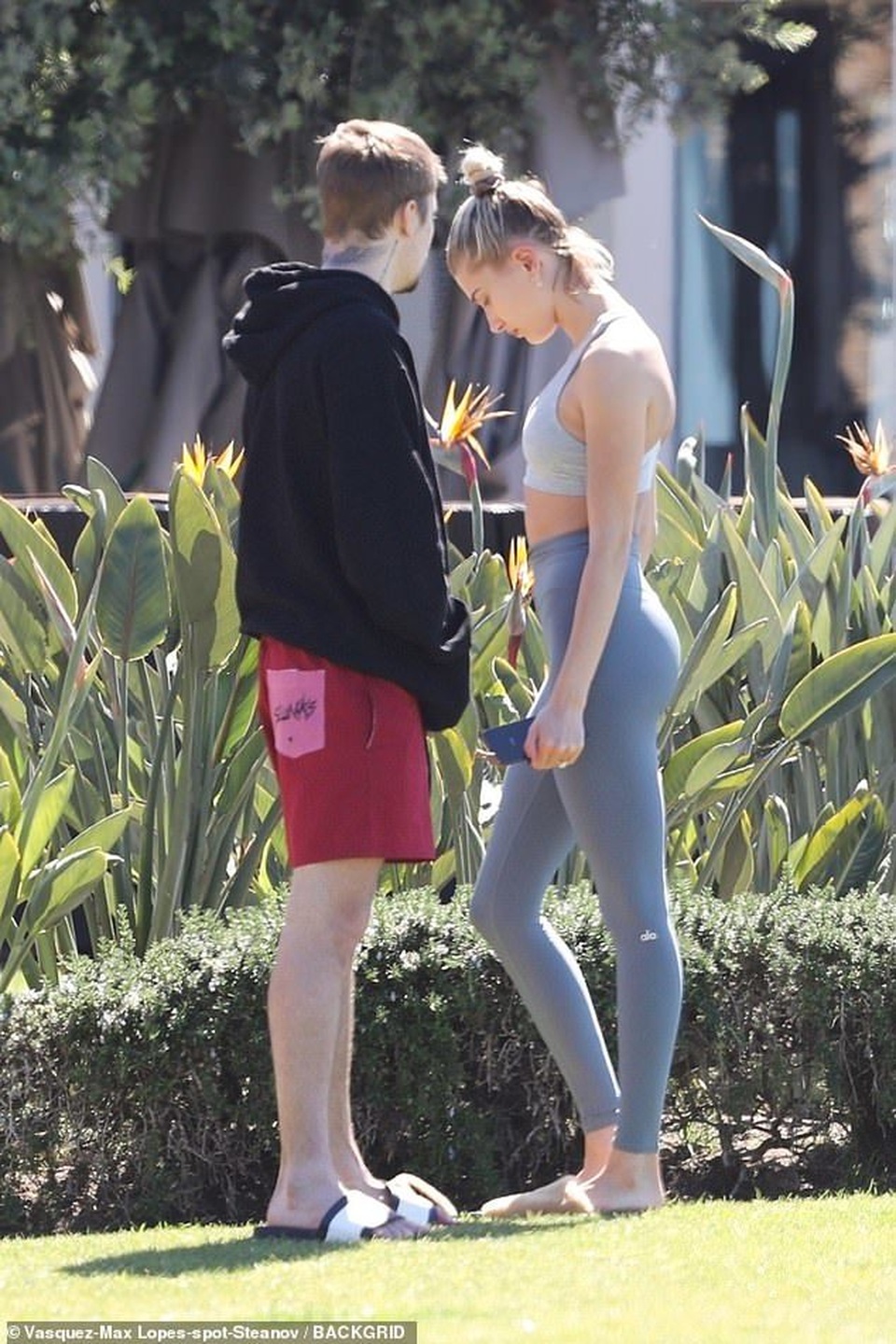 Justin Bieber và vợ lại trò chuyện căng thẳng - 1 Justin Bieber và vợ lại trò chuyện căng thẳng - 1