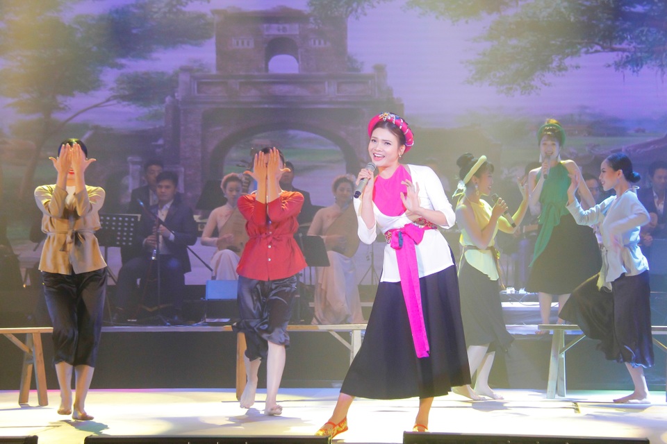 ca khúc Chàng vinh quy do NSUT Phạm Phương Thảo sáng tác và biểu diễn đạt huy chương Vàng Liên hoan CMN 2018.jpg ca khúc Chàng vinh quy do NSUT Phạm Phương Thảo sáng tác và biểu diễn đạt huy chương Vàng Liên hoan CMN 2018.jpg