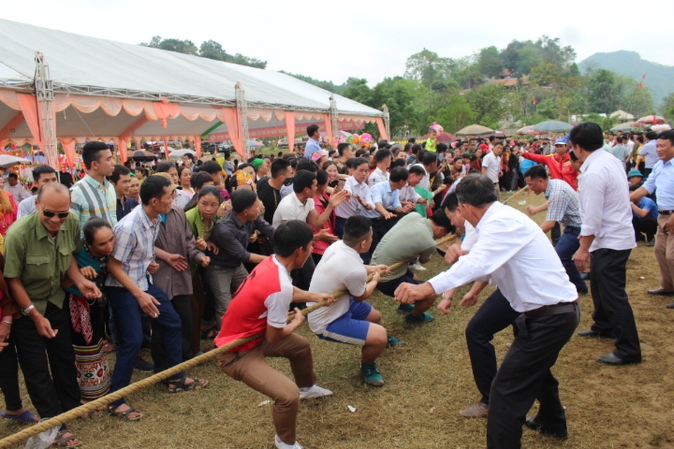 Hàng ngàn người dự Lễ hội ở ngôi đền thờ nàng Nang Phốm Hóm - 11 Hàng ngàn người dự Lễ hội ở ngôi đền thờ nàng Nang Phốm Hóm - 11