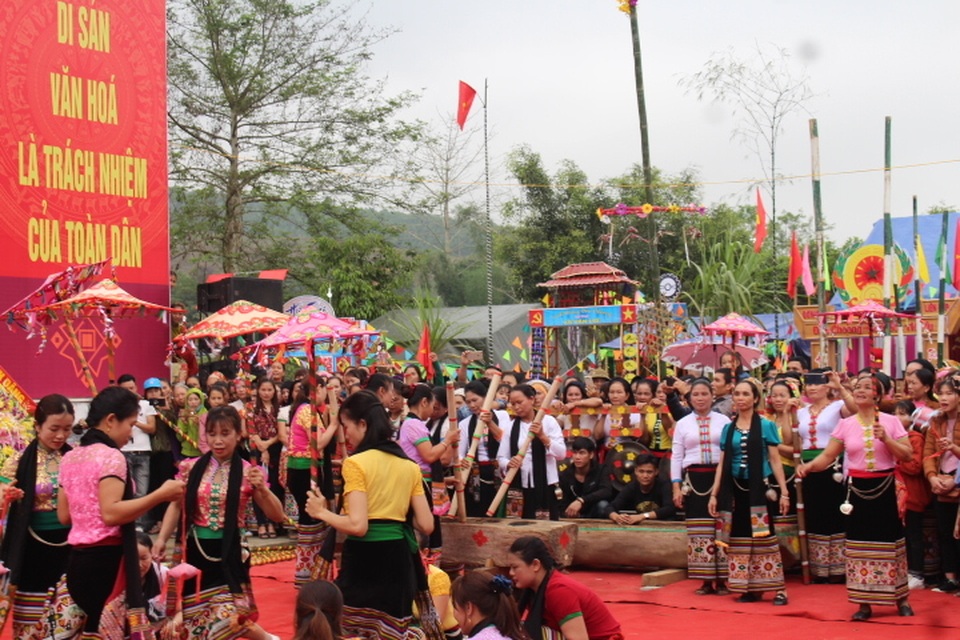 Hàng ngàn người dự Lễ hội ở ngôi đền thờ nàng Nang Phốm Hóm - 10 Hàng ngàn người dự Lễ hội ở ngôi đền thờ nàng Nang Phốm Hóm - 10