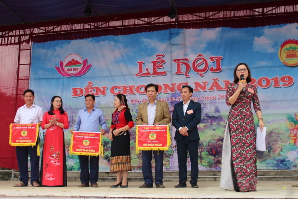 Hàng ngàn người dự Lễ hội ở ngôi đền thờ nàng Nang Phốm Hóm - 17 Hàng ngàn người dự Lễ hội ở ngôi đền thờ nàng Nang Phốm Hóm - 17
