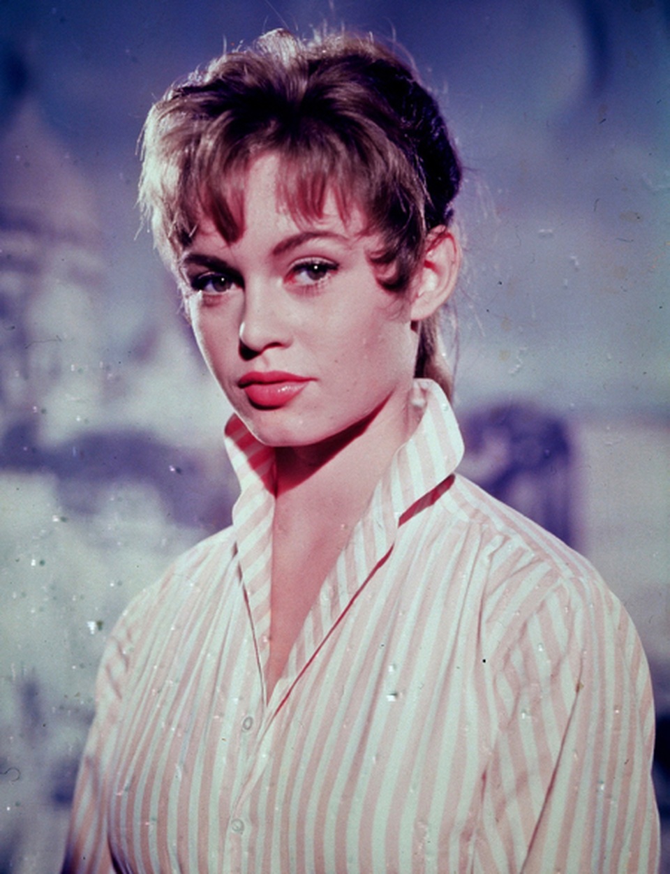 Khi các biểu tượng nhan sắc của thế kỷ 20 “xuyên không” về hiện tại - 17 Khi các biểu tượng nhan sắc của thế kỷ 20 “xuyên không” về hiện tại - 17