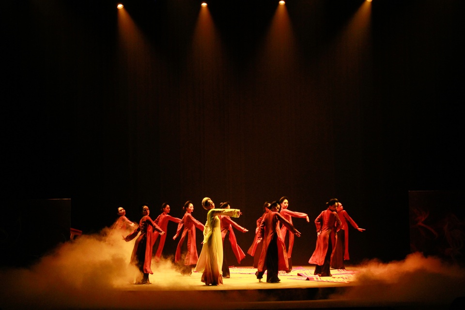 Múa Đêm nước cuốn Ả đào _HCB.jpg Múa Đêm nước cuốn Ả đào _HCB.jpg