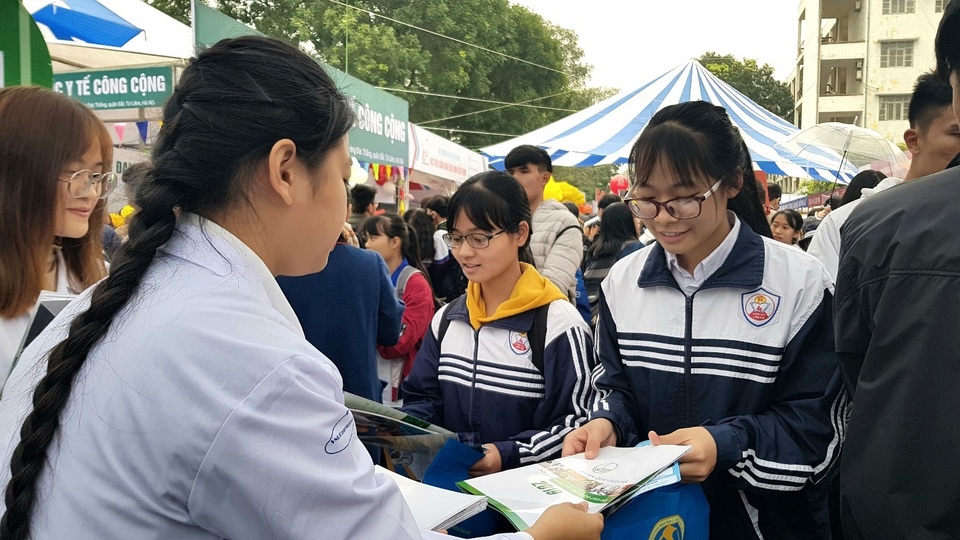 Ngày hội tuyển sinh 2019: Thí sinh dồn dập hỏi về ngành kinh tế và du lịch - 4 Ngày hội tuyển sinh 2019: Thí sinh dồn dập hỏi về ngành kinh tế và du lịch - 4