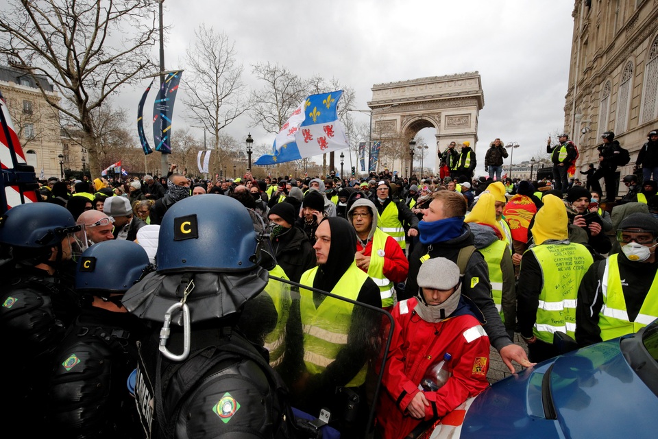 Biểu tình “Áo vàng” bùng phát tuần 18: Đốt phá, cướp bóc, bạo lực tại Paris - 1 Biểu tình “Áo vàng” bùng phát tuần 18: Đốt phá, cướp bóc, bạo lực tại Paris - 1