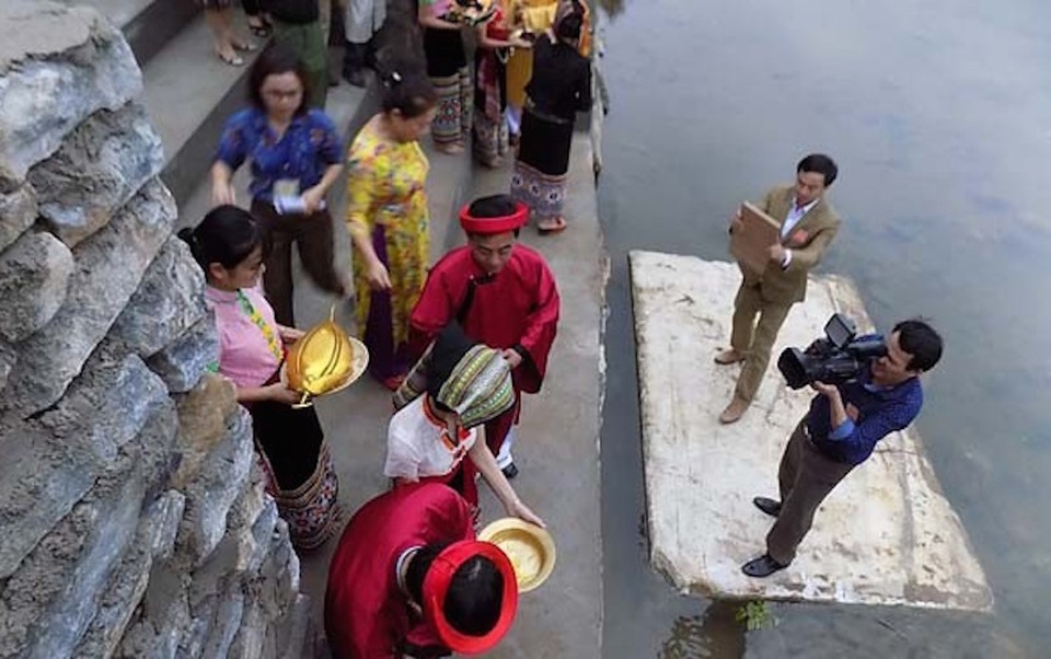 Hàng ngàn người dự Lễ hội ở ngôi đền thờ nàng Nang Phốm Hóm - 3 Hàng ngàn người dự Lễ hội ở ngôi đền thờ nàng Nang Phốm Hóm - 3