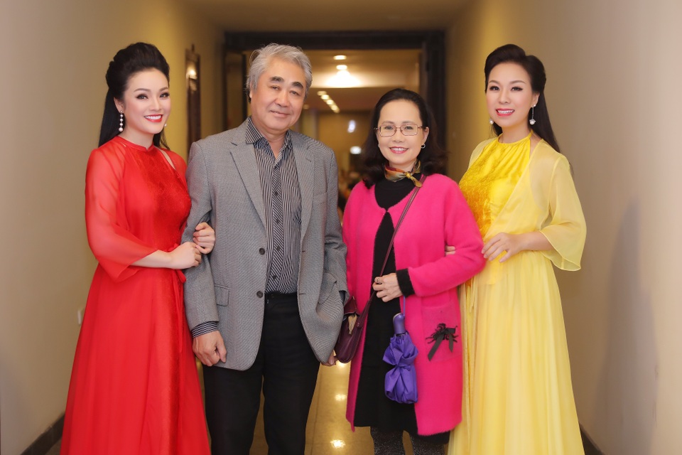 Tân Nhàn lạ lẫm khi biến hoá khôn lường với chèo, xẩm, quan họ, chầu văn... - 8 Tân Nhàn lạ lẫm khi biến hoá khôn lường với chèo, xẩm, quan họ, chầu văn... - 8