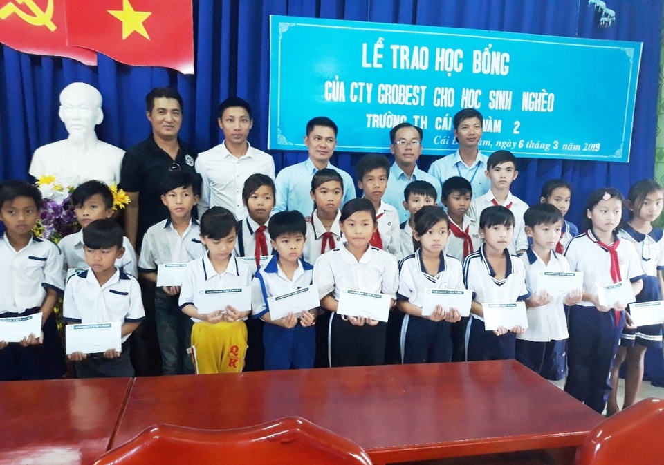 140 em học sinh nghèo tỉnh Cà Mau nhận học bổng của Công ty Grobest Việt Nam - 9 140 em học sinh nghèo tỉnh Cà Mau nhận học bổng của Công ty Grobest Việt Nam - 9