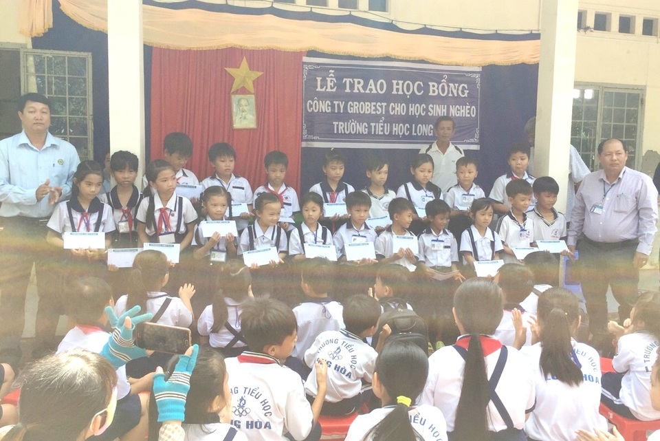 140 em học sinh nghèo tỉnh Cà Mau nhận học bổng của Công ty Grobest Việt Nam - 3 140 em học sinh nghèo tỉnh Cà Mau nhận học bổng của Công ty Grobest Việt Nam - 3