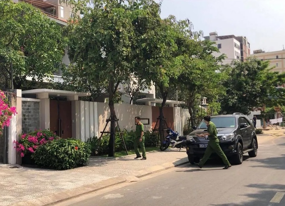 Công an khám nhà cựu Phó Chủ tịch Đà Nẵng Nguyễn Ngọc Tuấn - 1 Công an khám nhà cựu Phó Chủ tịch Đà Nẵng Nguyễn Ngọc Tuấn - 1