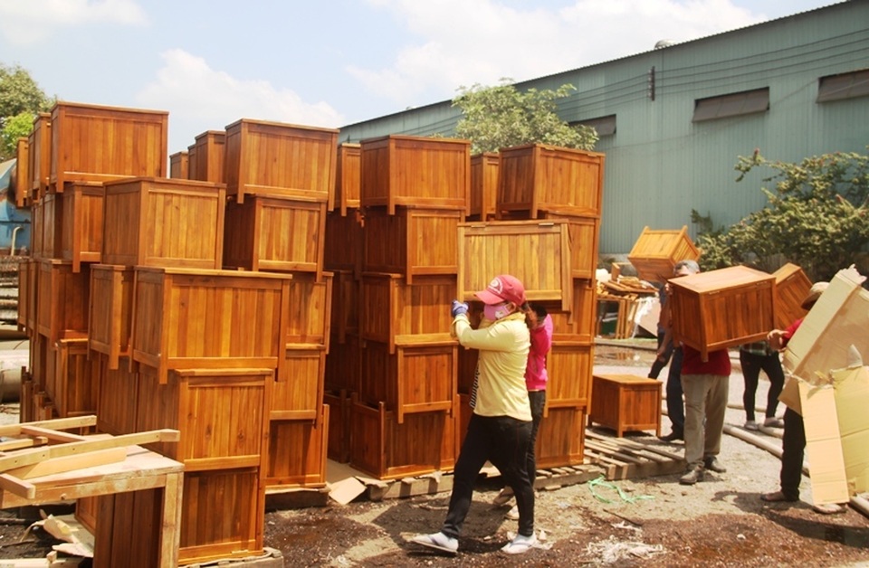 Cháy lớn tại kho chứa đồ gỗ - 5