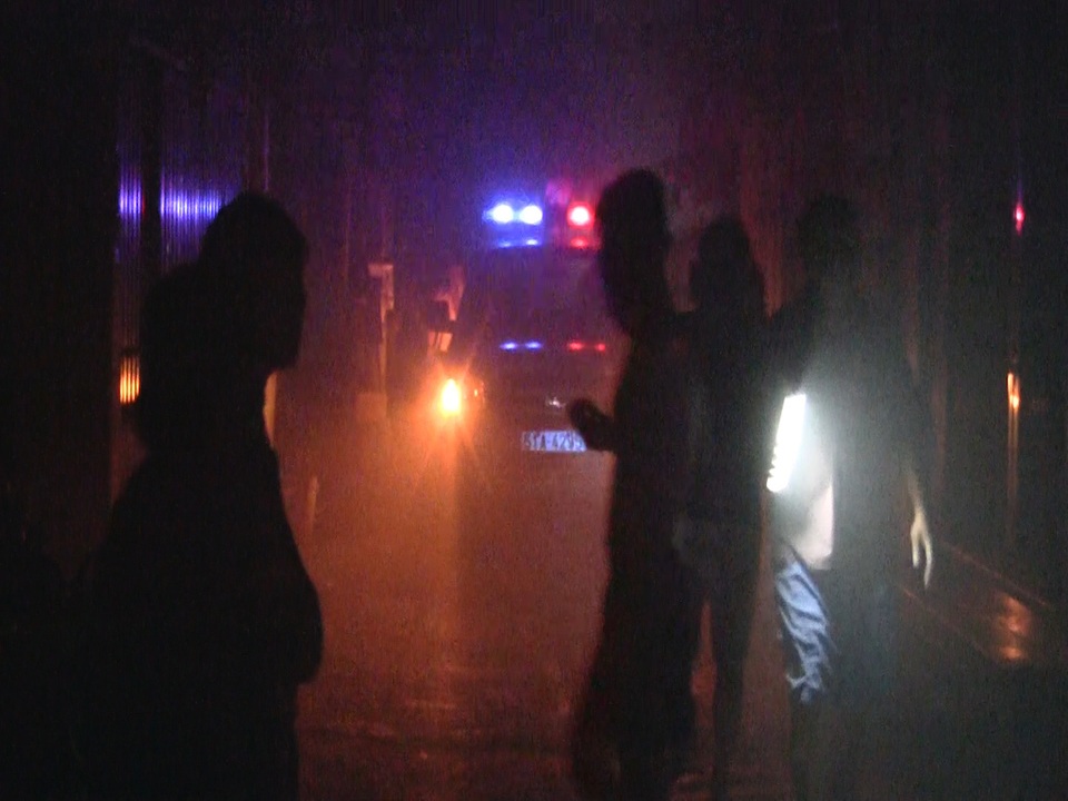 Cháy lớn xuyên đêm, hàng chục người ôm tài sản tháo chạy - 3 Cháy lớn xuyên đêm, hàng chục người ôm tài sản tháo chạy - 3