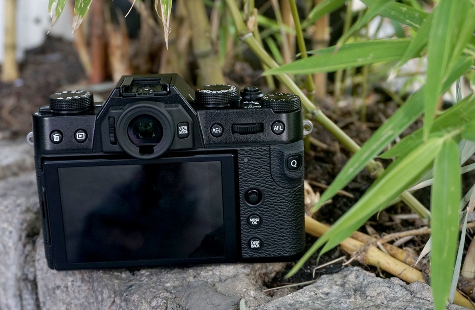 Trên tay Fujifilm X-T30, bản rút gọn của X-T3 giá 21,6 triệu đồng - 2 Trên tay Fujifilm X-T30, bản rút gọn của X-T3 giá 21,6 triệu đồng - 2