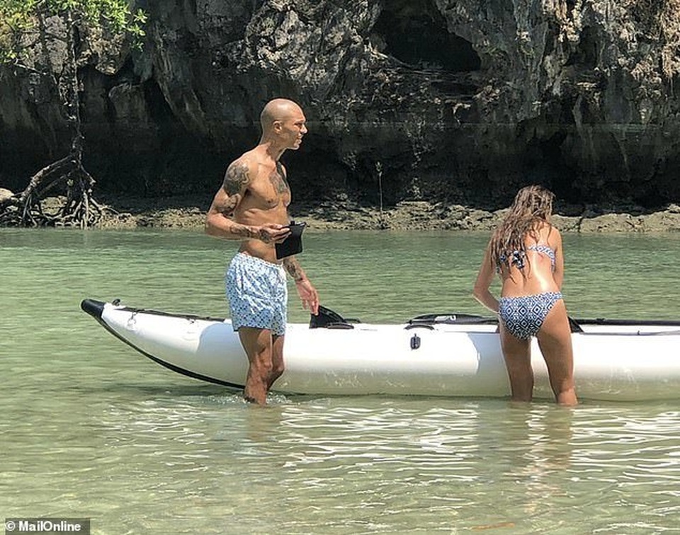 Con gái tỷ phú Topshop và bạn trai xóa tan tin đồn rạn nứt - 4 Con gái tỷ phú Topshop và bạn trai xóa tan tin đồn rạn nứt - 4