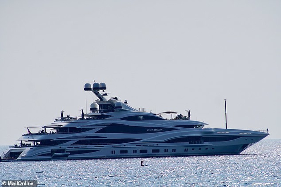 Con gái tỷ phú Topshop và bạn trai xóa tan tin đồn rạn nứt - 3 Con gái tỷ phú Topshop và bạn trai xóa tan tin đồn rạn nứt - 3