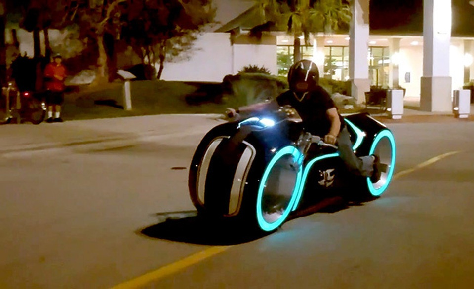 Những hình ảnh chưa từng tiết lộ về siêu môtô Tron Light Cycle tại Việt Nam - 3