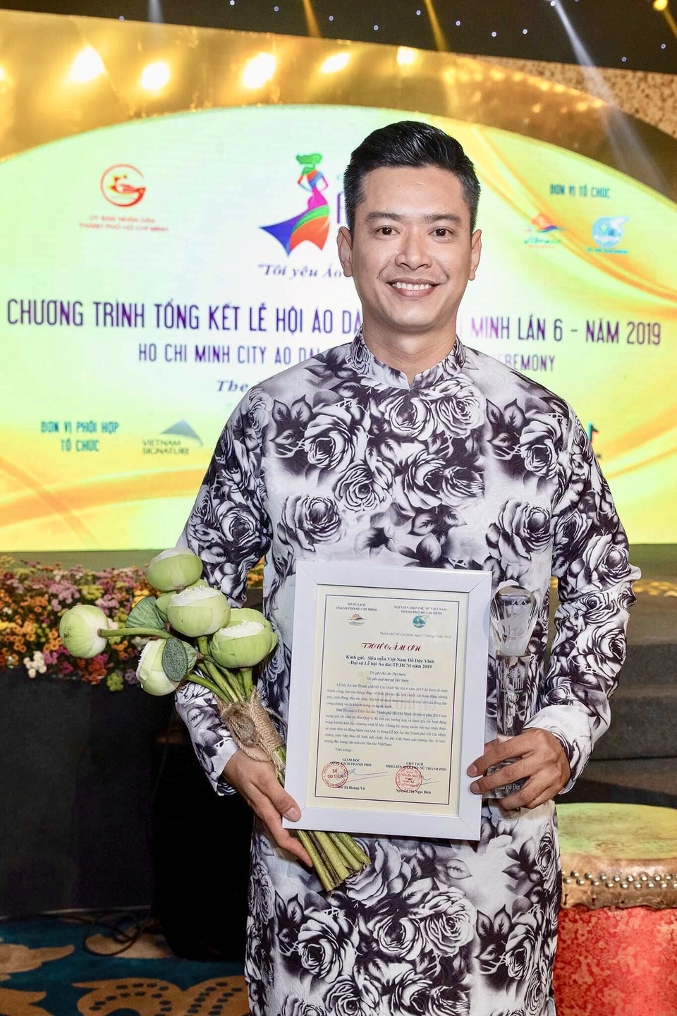 Hồ Đức Vĩnh - Thái Nhiên Phương thanh lịch và sang trọng với áo dài - 4 Hồ Đức Vĩnh - Thái Nhiên Phương thanh lịch và sang trọng với áo dài - 4