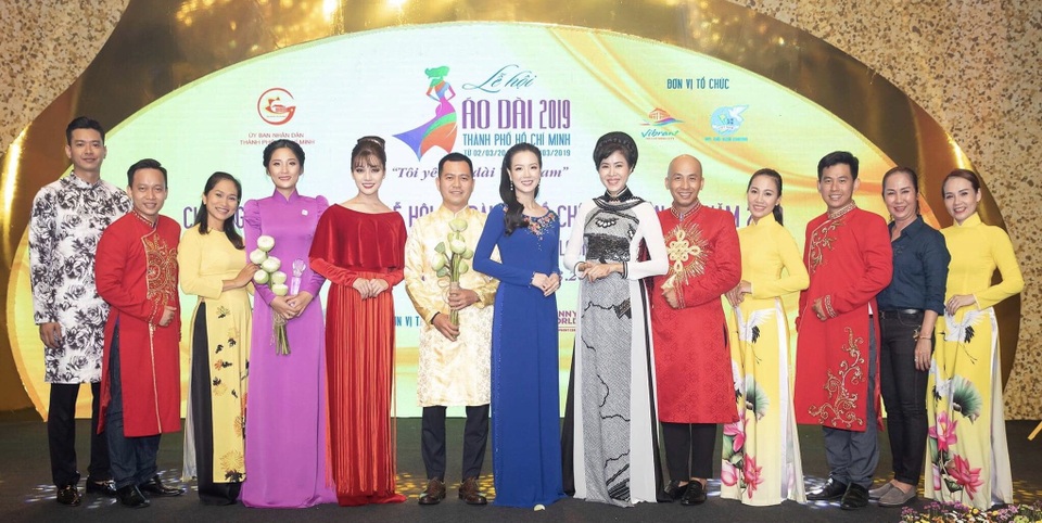 Hồ Đức Vĩnh - Thái Nhiên Phương thanh lịch và sang trọng với áo dài - 7 Hồ Đức Vĩnh - Thái Nhiên Phương thanh lịch và sang trọng với áo dài - 7