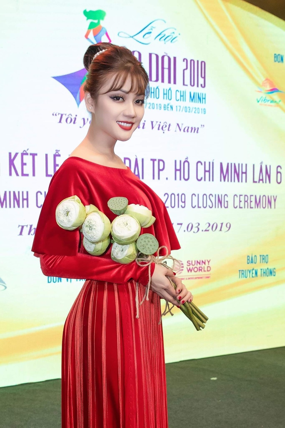 Hồ Đức Vĩnh - Thái Nhiên Phương thanh lịch và sang trọng với áo dài - 1 Hồ Đức Vĩnh - Thái Nhiên Phương thanh lịch và sang trọng với áo dài - 1