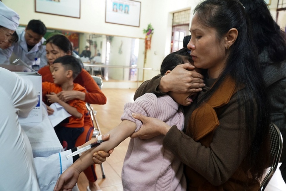 Hàng ngàn học sinh đến trường mầm non xét nghiệm sán lợn - 6 Hàng ngàn học sinh đến trường mầm non xét nghiệm sán lợn - 6