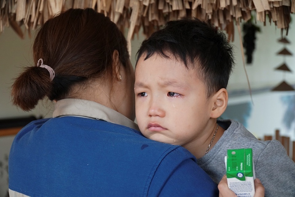 Hàng ngàn học sinh đến trường mầm non xét nghiệm sán lợn - 8 Hàng ngàn học sinh đến trường mầm non xét nghiệm sán lợn - 8