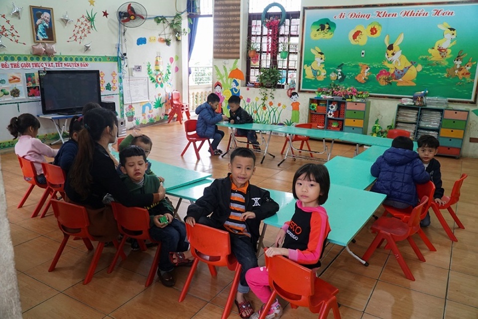Hàng ngàn học sinh đến trường mầm non xét nghiệm sán lợn - 9 Hàng ngàn học sinh đến trường mầm non xét nghiệm sán lợn - 9