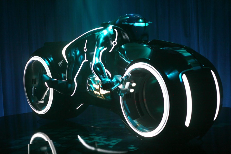 Những hình ảnh chưa từng tiết lộ về siêu môtô Tron Light Cycle tại Việt Nam - 1 Những hình ảnh chưa từng tiết lộ về siêu môtô Tron Light Cycle tại Việt Nam - 1