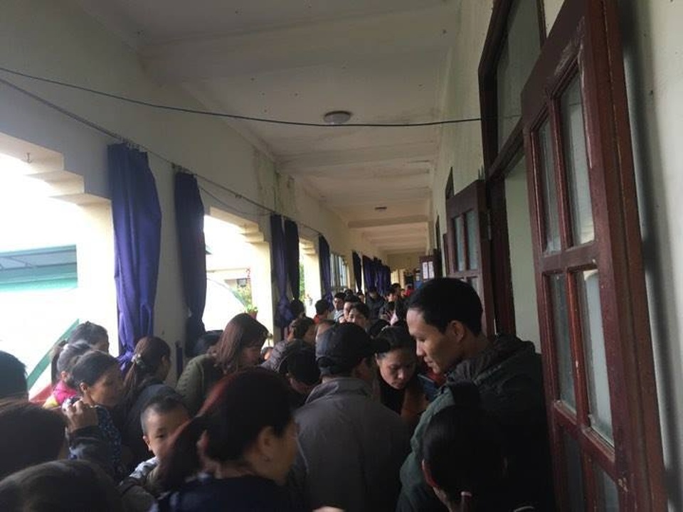 Vụ học sinh nhiễm sán lợn: Học sinh ùn ùn đến xét nghiệm tại trường - 5 Vụ học sinh nhiễm sán lợn: Học sinh ùn ùn đến xét nghiệm tại trường - 5