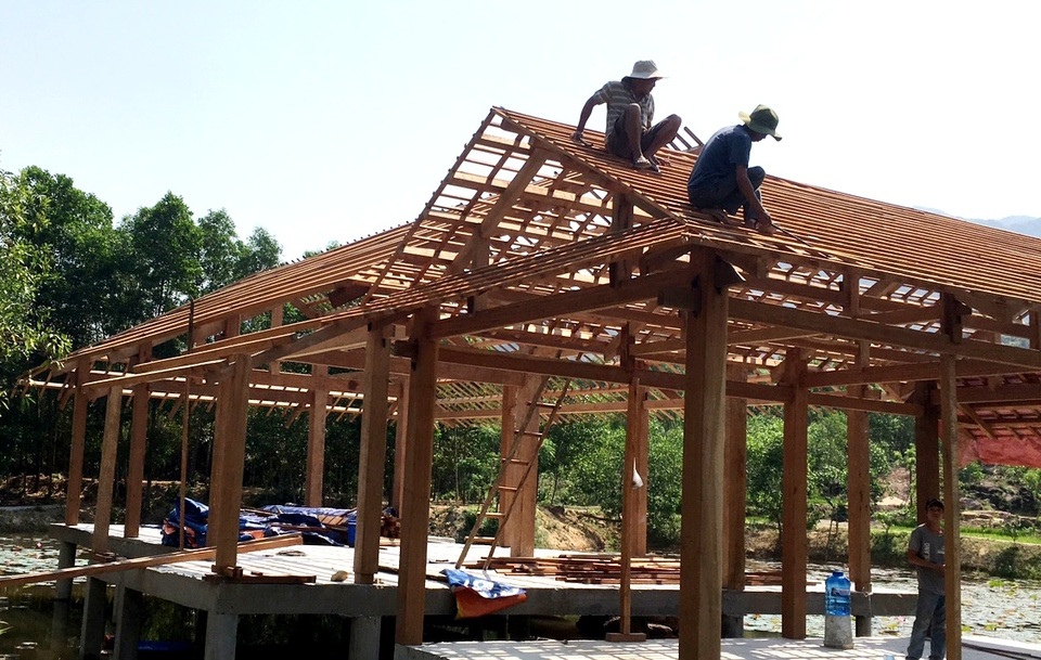 Tháo dỡ khu du lịch trái phép trong rừng phòng hộ Tháo dỡ khu du lịch trái phép trong rừng phòng hộ