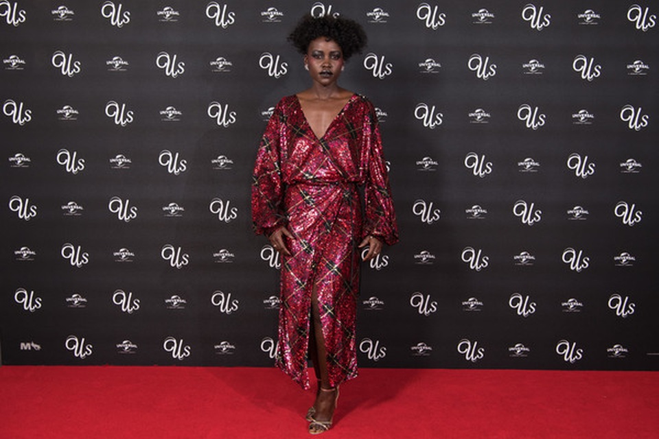 Những bộ cánh sắc màu của Lupita Nyongo - 3