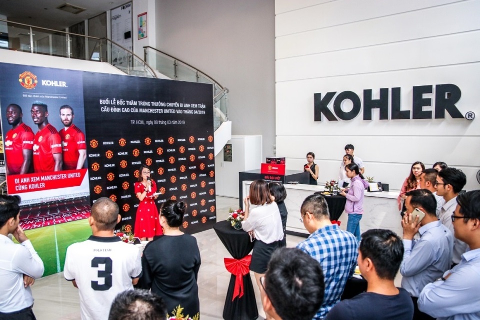 Kohler và Rita Võ tìm ra chủ nhân giải thưởng đi xem trận cầu đỉnh cao MU-Chelsea - 1 Kohler và Rita Võ tìm ra chủ nhân giải thưởng đi xem trận cầu đỉnh cao MU-Chelsea - 1