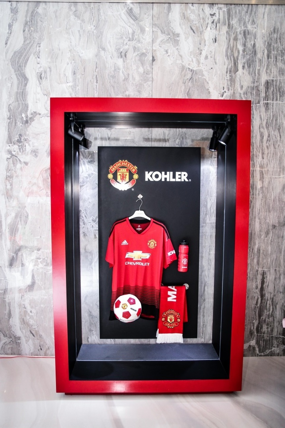 Kohler và Rita Võ tìm ra chủ nhân giải thưởng đi xem trận cầu đỉnh cao MU-Chelsea - 2 Kohler và Rita Võ tìm ra chủ nhân giải thưởng đi xem trận cầu đỉnh cao MU-Chelsea - 2