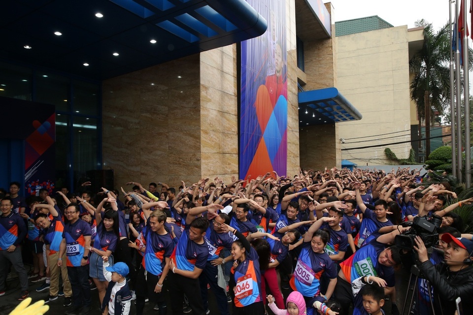 Hơn 800 MBers tham gia giải chạy “MB Running Up 2019” cùng Quế Ngọc Hải Văn Toàn - 1 Hơn 800 MBers tham gia giải chạy “MB Running Up 2019” cùng Quế Ngọc Hải Văn Toàn - 1