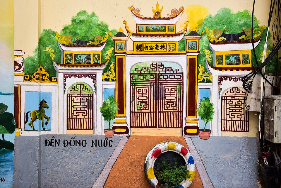 Ngõ nhỏ Hà Nội sống động với con đường bích họa xác pháo đài bay B52 - 11 Ngõ nhỏ Hà Nội sống động với con đường bích họa xác pháo đài bay B52 - 11