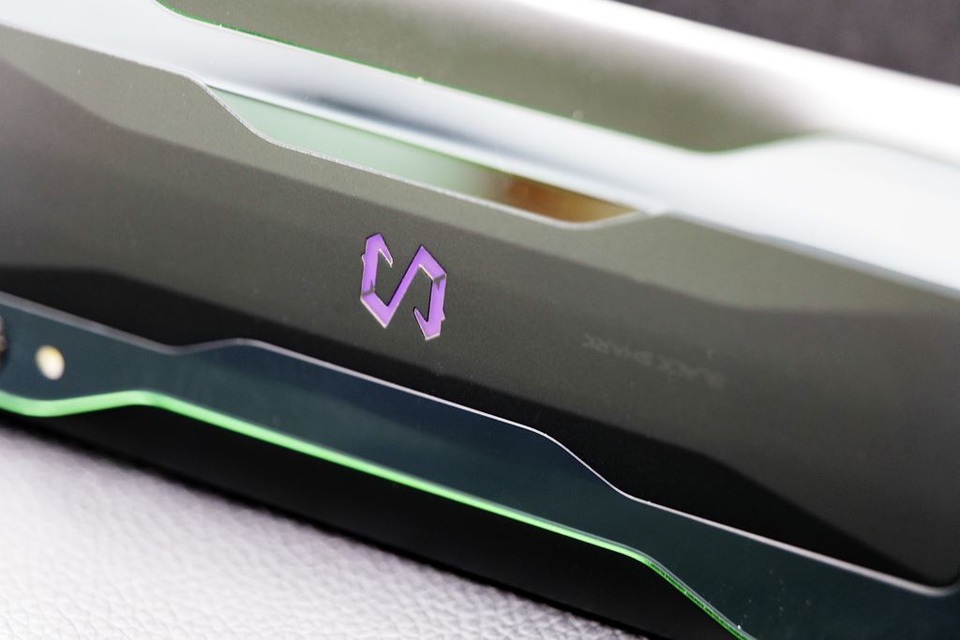 Xiaomi ra smartphone chơi game Black Shark 2 với màn hình cảm ứng lực - 4 Xiaomi ra smartphone chơi game Black Shark 2 với màn hình cảm ứng lực - 4