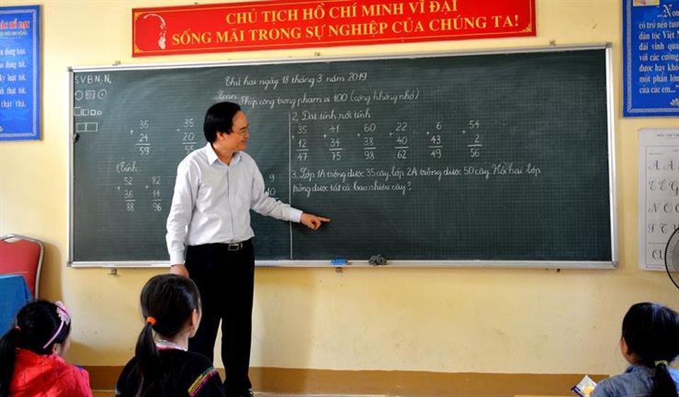 Bộ trưởng Phùng Xuân Nhạ: Không để sĩ số lớp học đông khi sáp nhập trường - 1 Bộ trưởng Phùng Xuân Nhạ: Không để sĩ số lớp học đông khi sáp nhập trường - 1