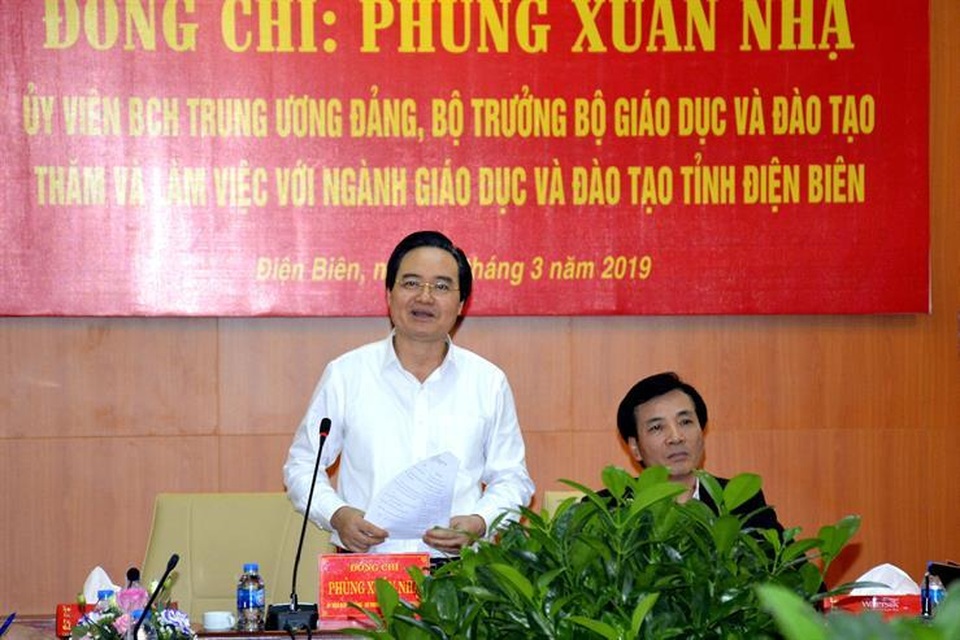 Bộ trưởng Phùng Xuân Nhạ: Không để sĩ số lớp học đông khi sáp nhập trường - 2 Bộ trưởng Phùng Xuân Nhạ: Không để sĩ số lớp học đông khi sáp nhập trường - 2