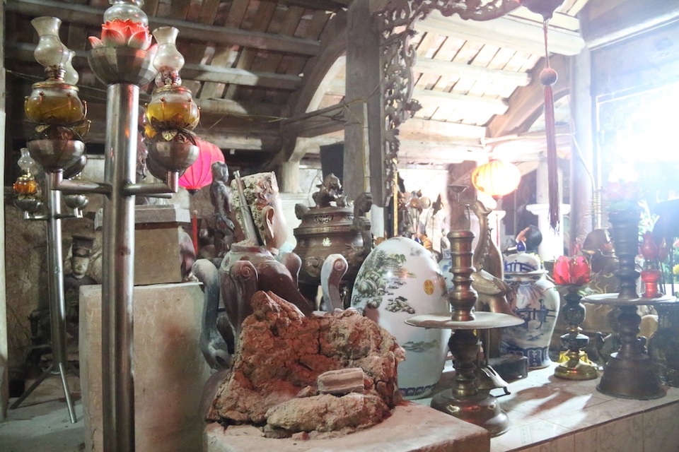 Cám cảnh ngôi chùa 300 tuổi dột nát, tượng nứt vỡ ở Hà Nội - 4 Cám cảnh ngôi chùa 300 tuổi dột nát, tượng nứt vỡ ở Hà Nội - 4